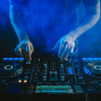 Пятница и суббота 14, 15 ноября. Диджей