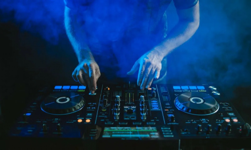 Пятница и суббота 14, 15 ноября. Диджей