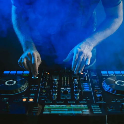 Пятница и суббота 14, 15 ноября. Диджей